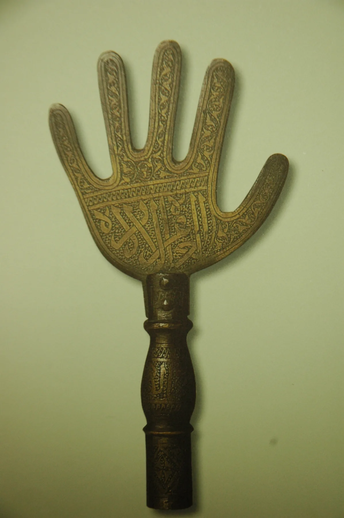 Pençe biçimli tekke alemi